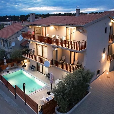 Pool Apartments Julia Zadar Zewnętrze zdjęcie