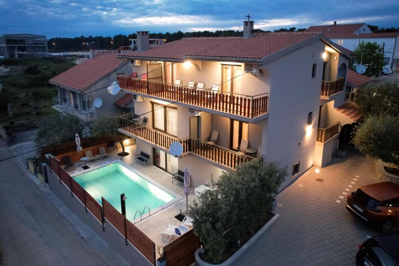 Pool Apartments Julia Zadar Zewnętrze zdjęcie