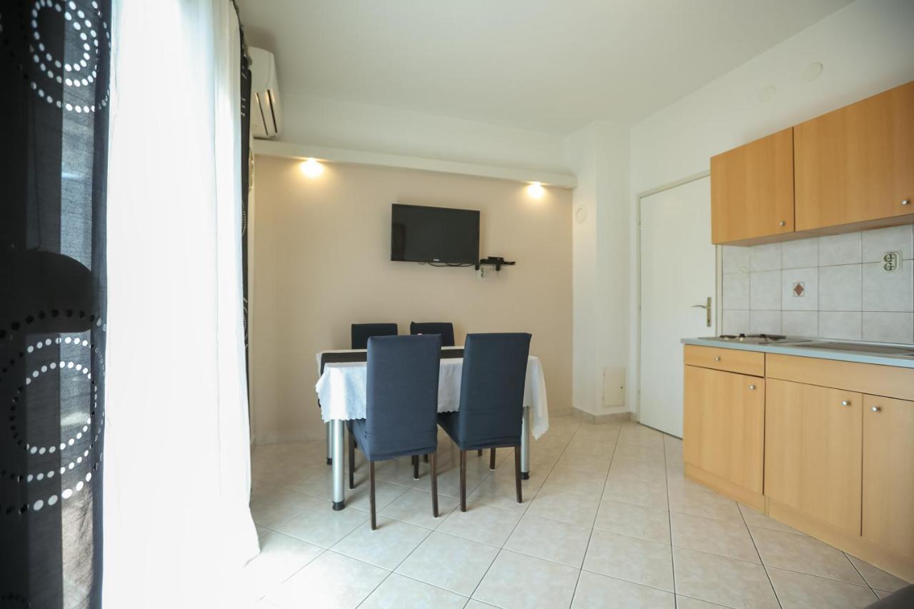 Pool Apartments Julia Zadar Zewnętrze zdjęcie
