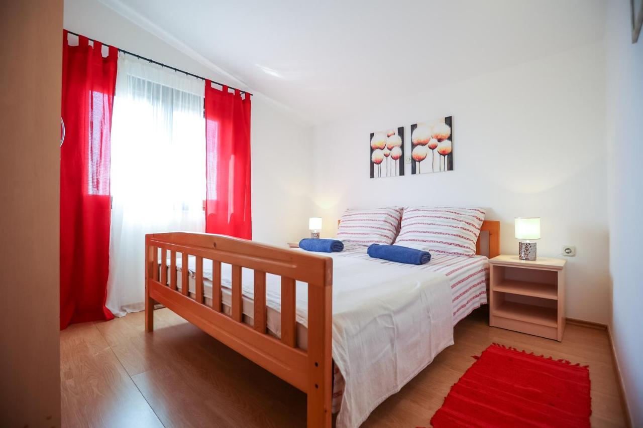 Pool Apartments Julia Zadar Zewnętrze zdjęcie
