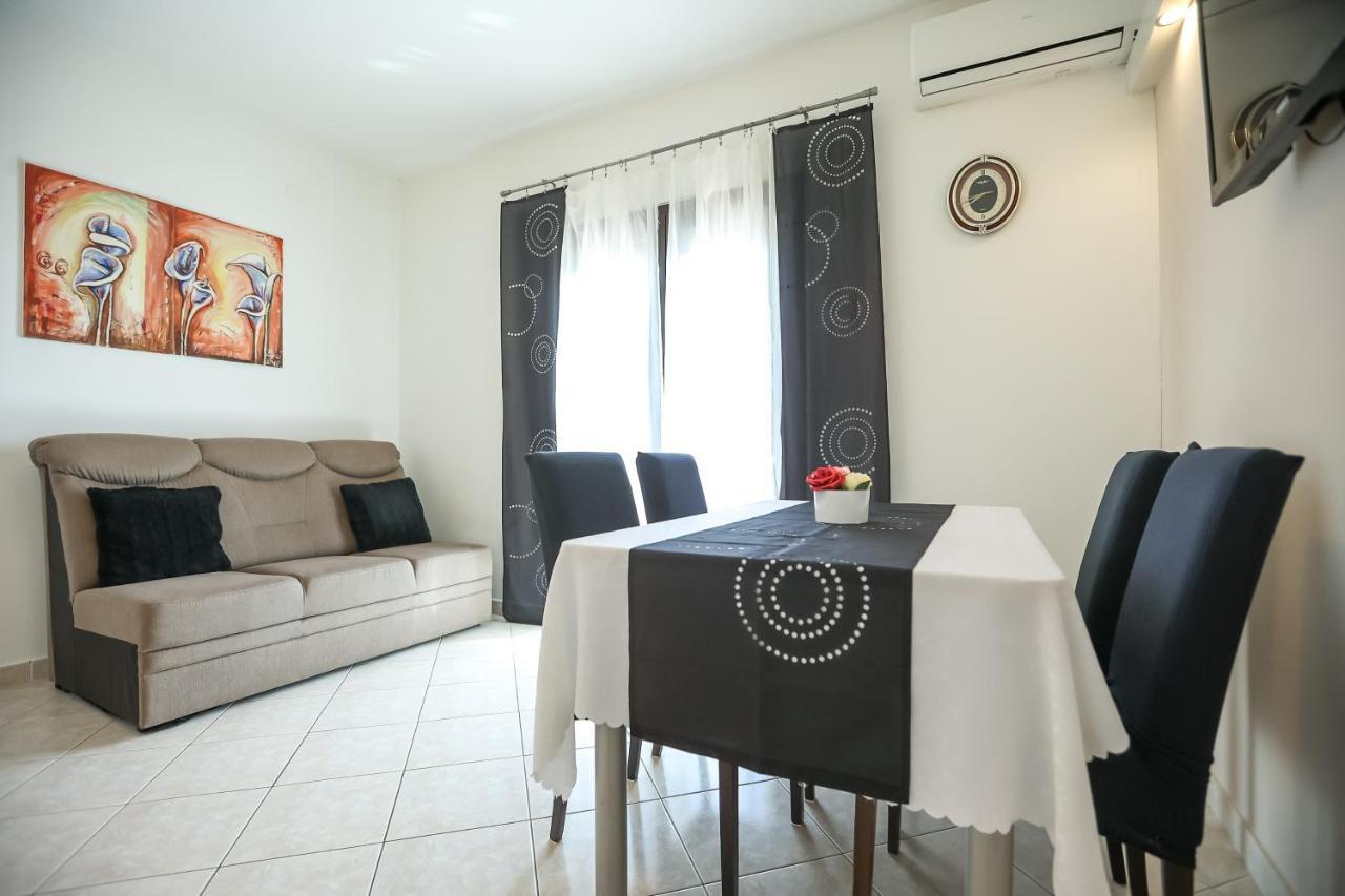 Pool Apartments Julia Zadar Zewnętrze zdjęcie