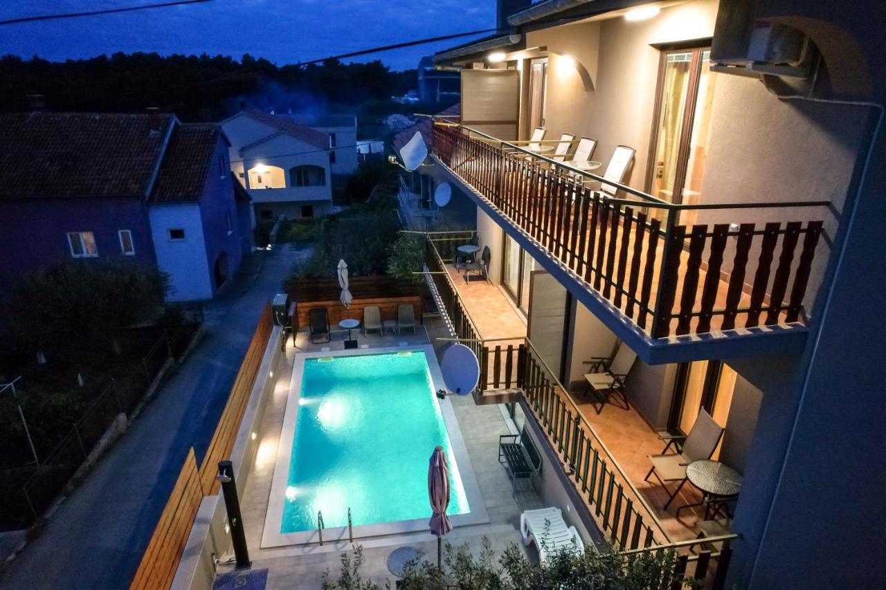 Pool Apartments Julia Zadar Zewnętrze zdjęcie