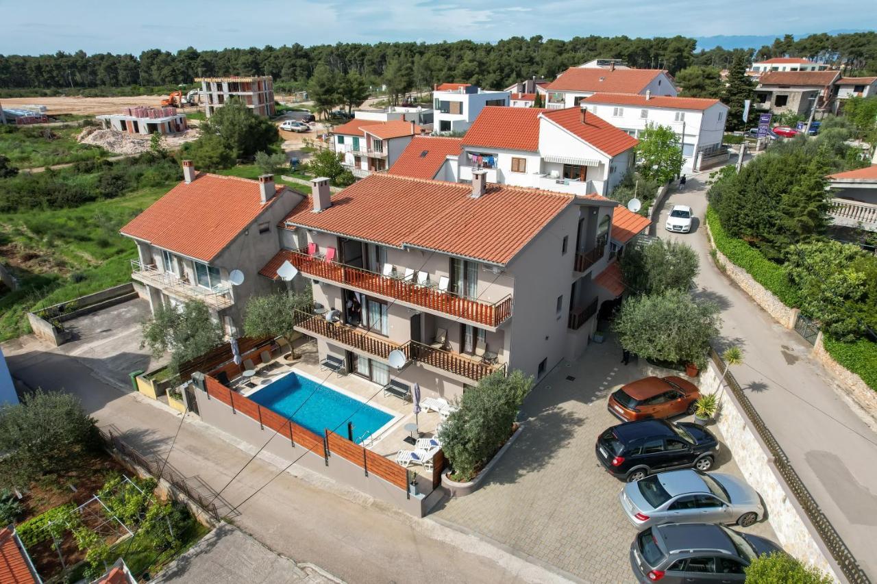 Pool Apartments Julia Zadar Zewnętrze zdjęcie