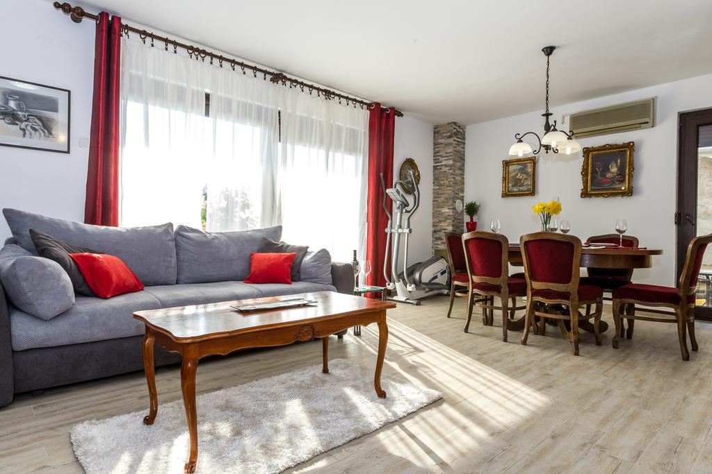Pool Apartments Julia Zadar Zewnętrze zdjęcie