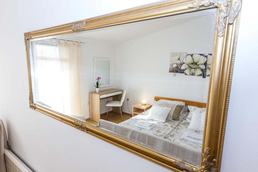 Pool Apartments Julia Zadar Zewnętrze zdjęcie