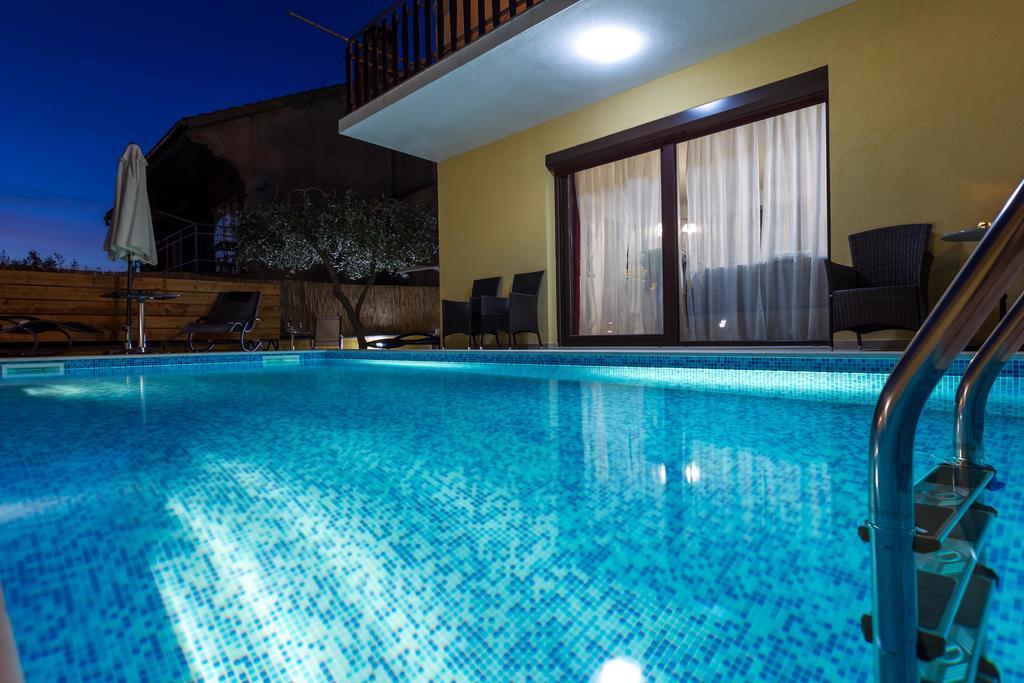 Pool Apartments Julia Zadar Zewnętrze zdjęcie