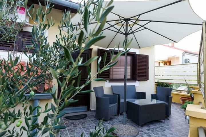 Pool Apartments Julia Zadar Zewnętrze zdjęcie